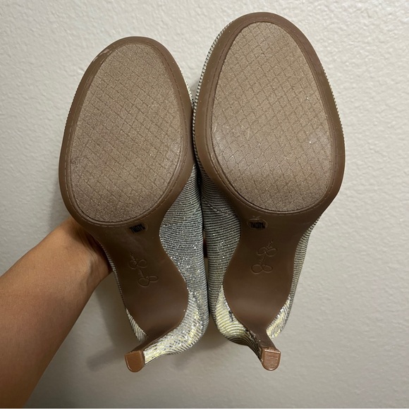 NWOT Jessica Simpson Glittering Silver Heels Pumps, size 7 - Picture 7 of 8